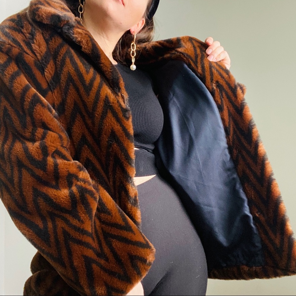 VINTAGE Oversized ZIGZAG Coat - Picture 9 of 16